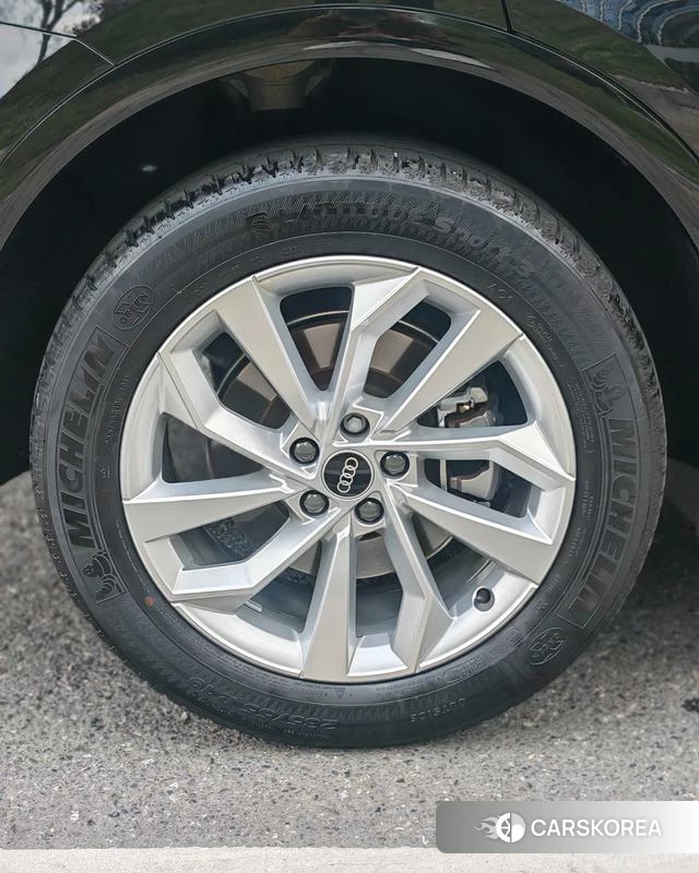 Audi Q5L 2022 Черный из Китая, фото 5