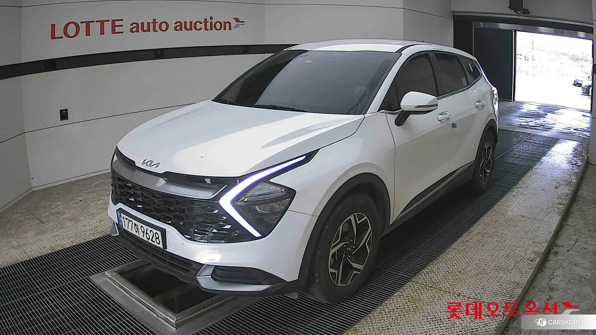 Kia Sportage 2024 Snow White Pearl из Кореи, фото 5