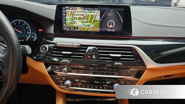 BMW 5 Series (G30) 2019 Белый из Кореи, фото 5