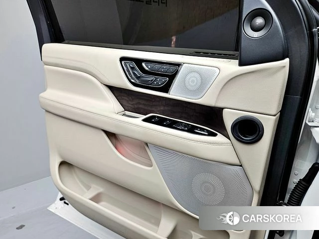 Lincoln Navigator 4th generation 2021 Белый из Кореи, фото 5