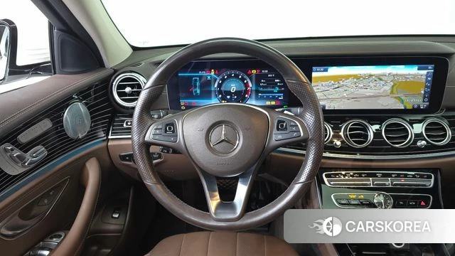 Mercedes-Benz E-Class W213 2018 Белый из Кореи, фото 5