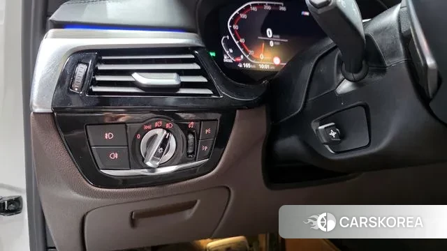 BMW 5 Series (G30) 2020 Белый из Кореи, фото 5