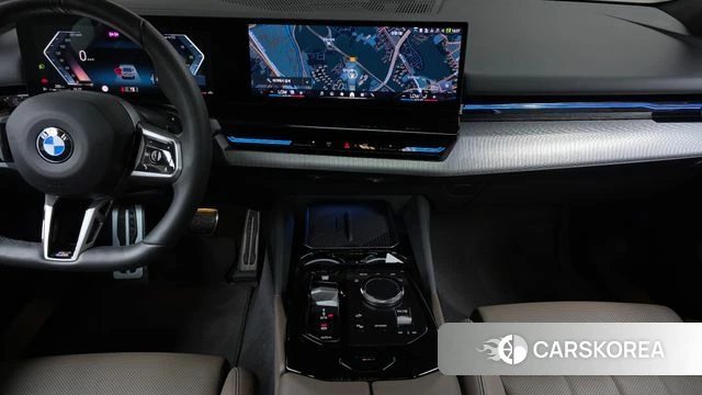 BMW 5 Series (G60) 2024 Небесно-голубой из Кореи, фото 5