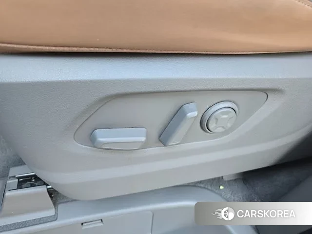 Hyundai Staria 2023 Черный из Кореи, фото 5