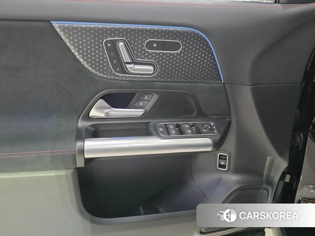 Mercedes-Benz GLA - Class H247 2025 Черный из Кореи, фото 5