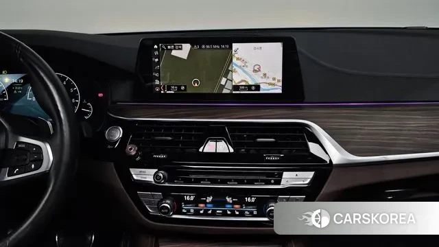 BMW 5 Series (G30) 2019 Белый из Кореи, фото 5