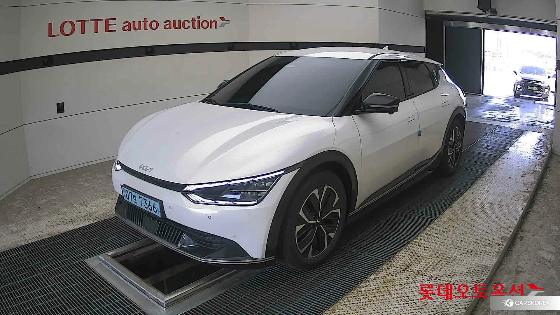 Kia EV6 2022 Snow White Pearl из Кореи, фото 5