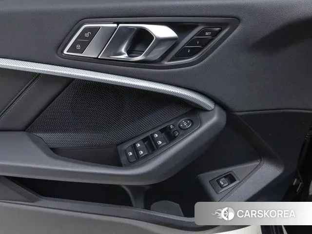 BMW 1 Series (F40) 2023 Черный из Кореи, фото 5