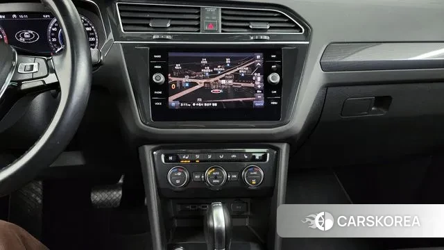 Volkswagen Tiguan second Generation 2018 Белый из Кореи, фото 5