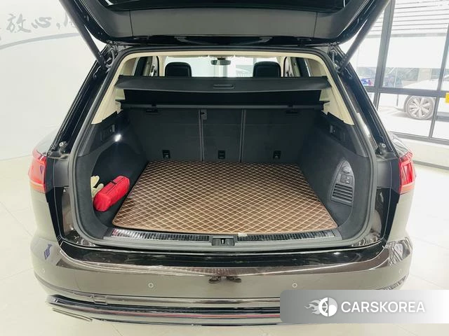 Volkswagen Touareg 2021 Коричневый из Китая, фото 5