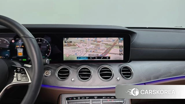 Mercedes-Benz E-Class W213 2023 Белый из Кореи, фото 5