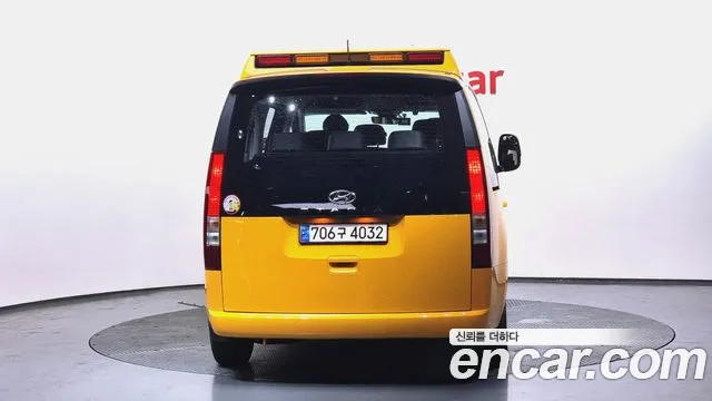 Hyundai Staria 2023 Желтый из Кореи, фото 5