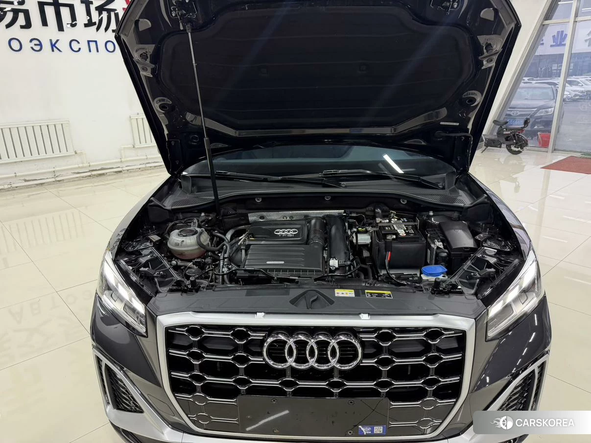 Audi Q2L 2021 Темно-серый из Китая, фото 5