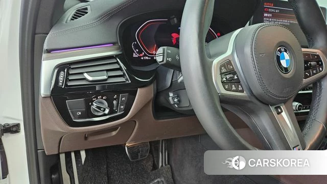 BMW 5 Series (G30) 2020 Белый из Кореи, фото 5