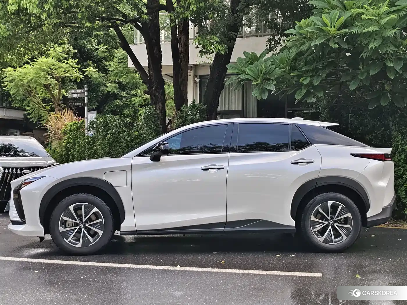 Lexus RZ 2023 Белый из Китая, фото 5