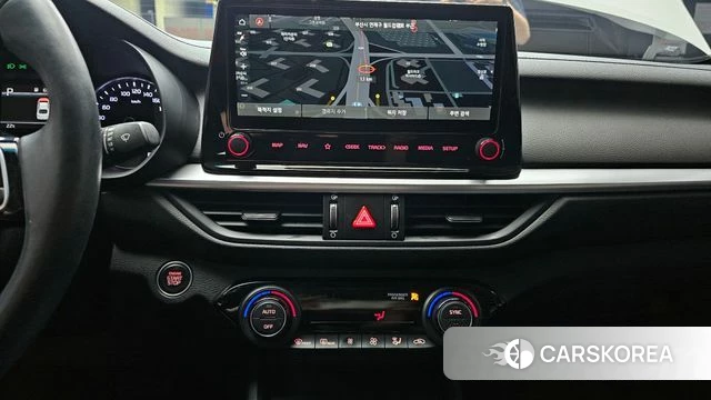 Kia The New K3 2nd generation 2022 Белый из Кореи, фото 5