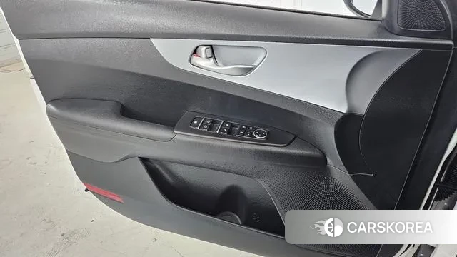 Kia The New K3 2nd generation 2023 Белый из Кореи, фото 5