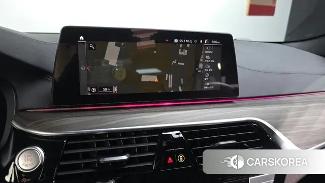 BMW 5 Series (G30) 2019 Белый из Кореи, фото 5