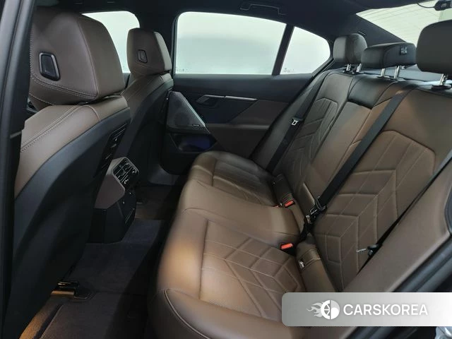 BMW 5 Series (G60) 2025 Серый из Кореи, фото 5