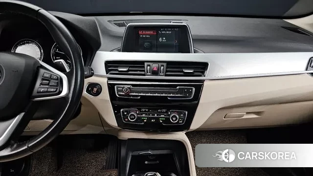 BMW X1 (F48) 2020 Серебристо-серый из Кореи, фото 5