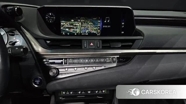 Lexus ES300h 7th generation 2019 Серебристо-серый из Кореи, фото 5