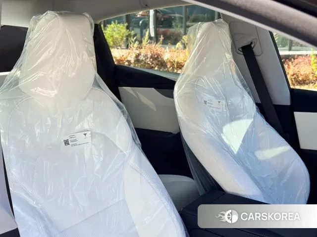 Tesla Model Y 2025 Черный из Кореи, фото 5