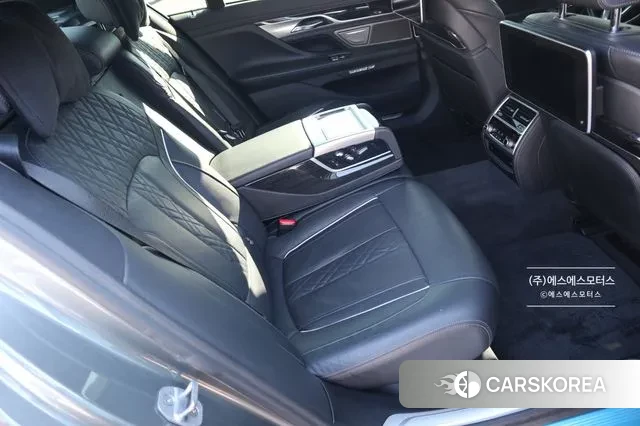 BMW 7 Series (G11) 2018 Серебристо-серый из Кореи, фото 5