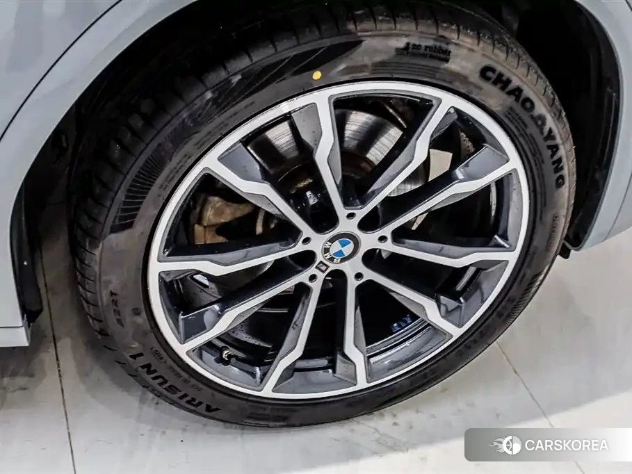 BMW X4 2023 Silver/gray из Китая, фото 5