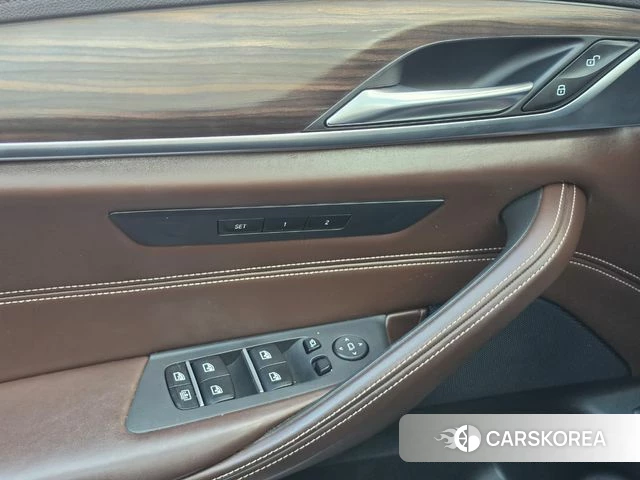 BMW 5 Series (G30) 2018 Серебристо-серый из Кореи, фото 5