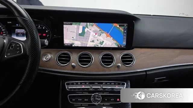 Mercedes-Benz E-Class W213 2018 Серебристо-серый из Кореи, фото 5