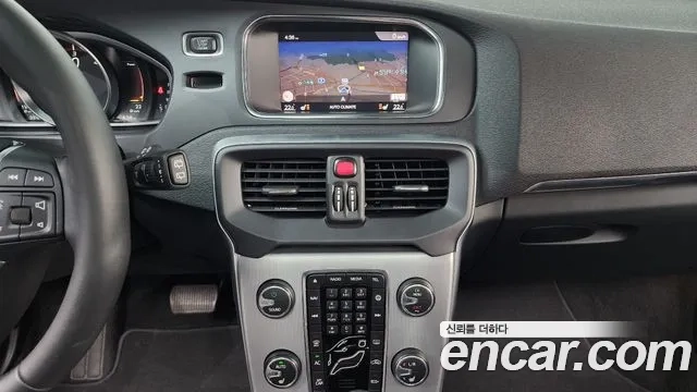 Volvo V40 2018 Белый из Кореи, фото 5