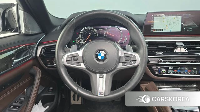 BMW 5 Series (G30) 2018 Белый из Кореи, фото 5