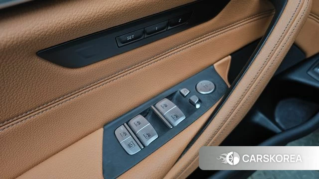 BMW 5 Series (G30) 2022 Серебристо-серый из Кореи, фото 5