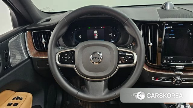 Volvo XC60 second Generation 2023 Белый из Кореи, фото 5