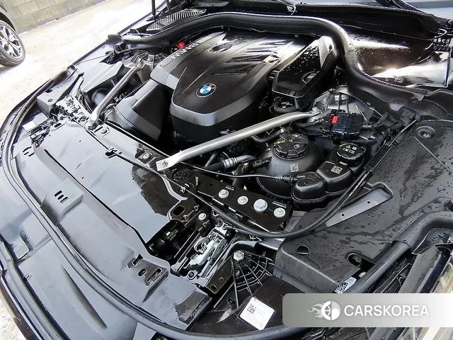 BMW 5 Series (G60) 2025 Серый из Кореи, фото 5