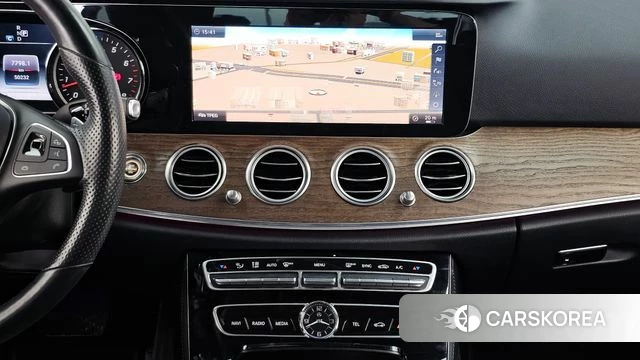 Mercedes-Benz E-Class W213 2018 Белый из Кореи, фото 5
