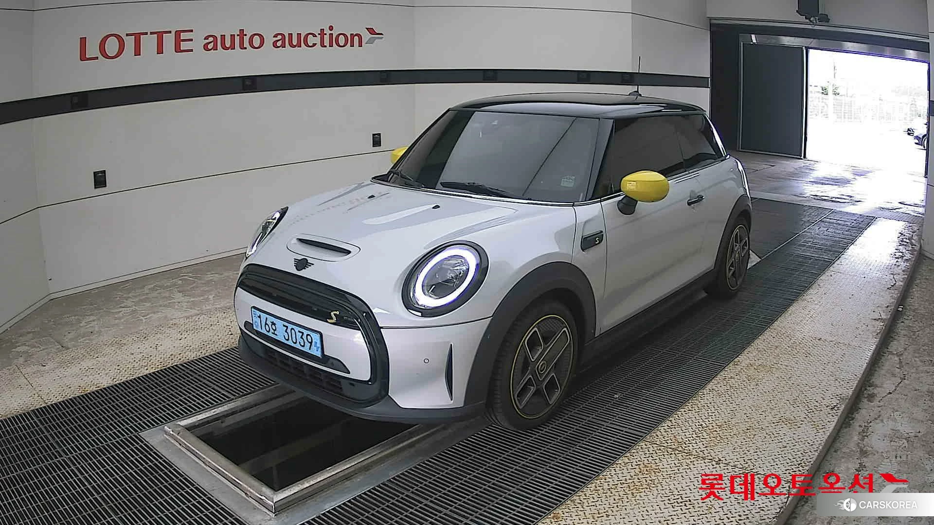 BMW MINI Cooper SE 2022 White Silver из Кореи, фото 5