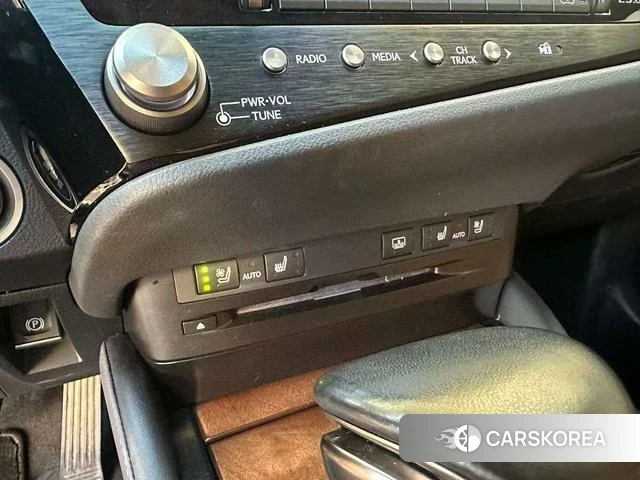 Lexus ES 2022 Темно-серый из Китая, фото 5