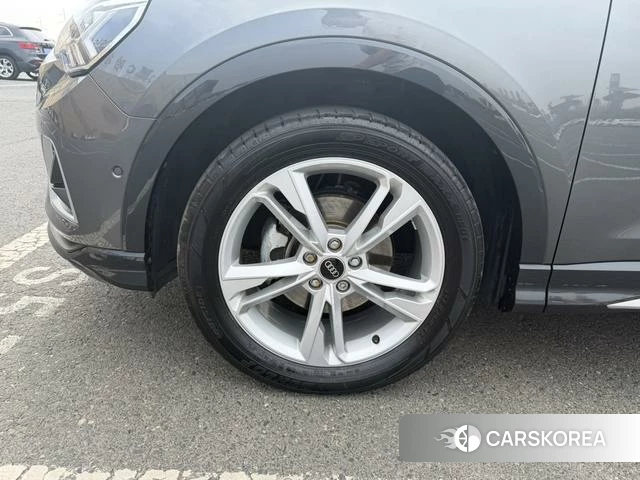 Audi Q3 2022 Темно-серый из Китая, фото 5