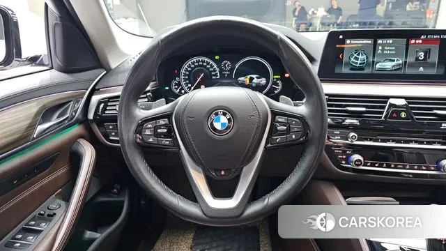 BMW 5 Series (G30) 2018 Белый из Кореи, фото 5