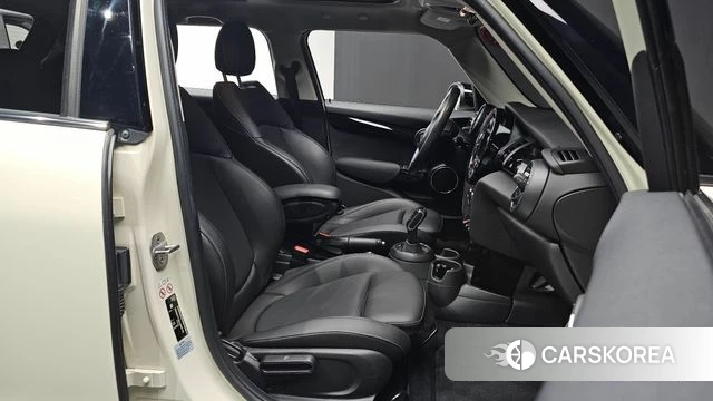 Mini Cooper 2020 Жемчужный цвет из Кореи, фото 5