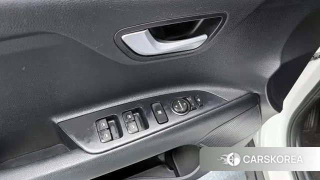 Kia Stonic 2019 Белый из Кореи, фото 5