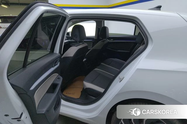 Volkswagen Golf 2024 Белый из Китая, фото 5