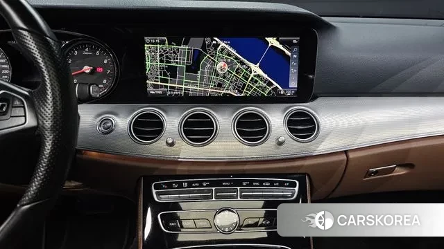 Mercedes-Benz E-Class W213 2018 Серебристо-серый из Кореи, фото 5