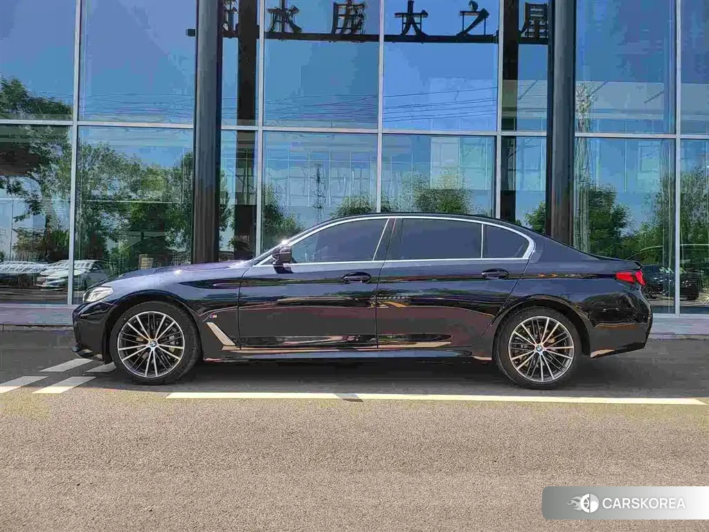 BMW 5 series 2023 Черный из Китая, фото 5