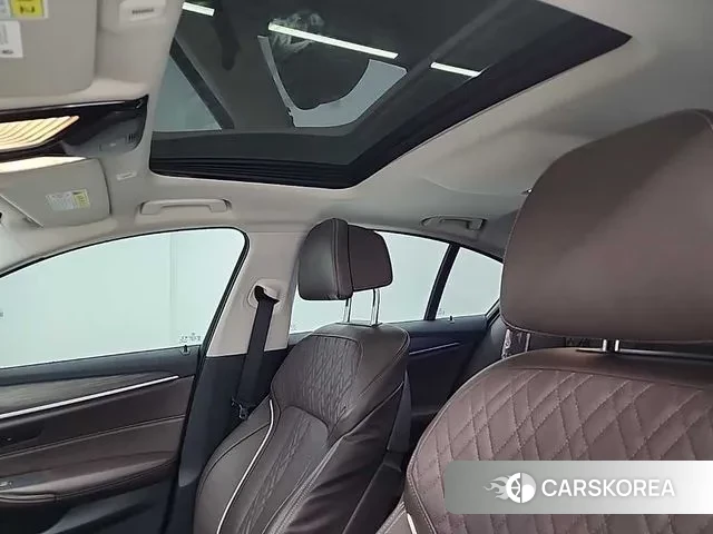 BMW 5 Series (G30) 2020 Белый из Кореи, фото 5