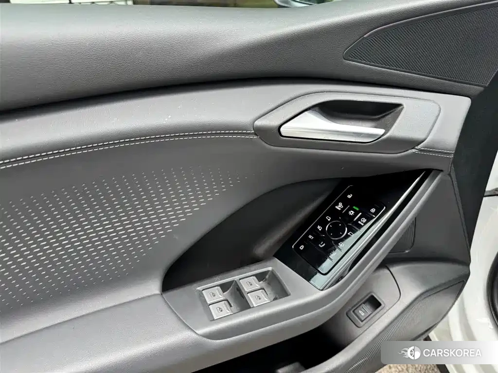 Audi Q6L e-tron 2025 Белый из Китая, фото 5