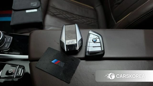 BMW 5 Series (G30) 2021 Серебристо-серый из Кореи, фото 5