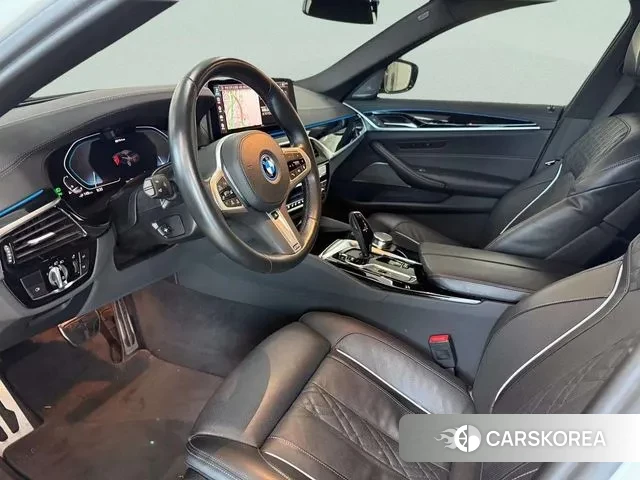 BMW 5 Series (G30) 2023 Белый из Кореи, фото 5