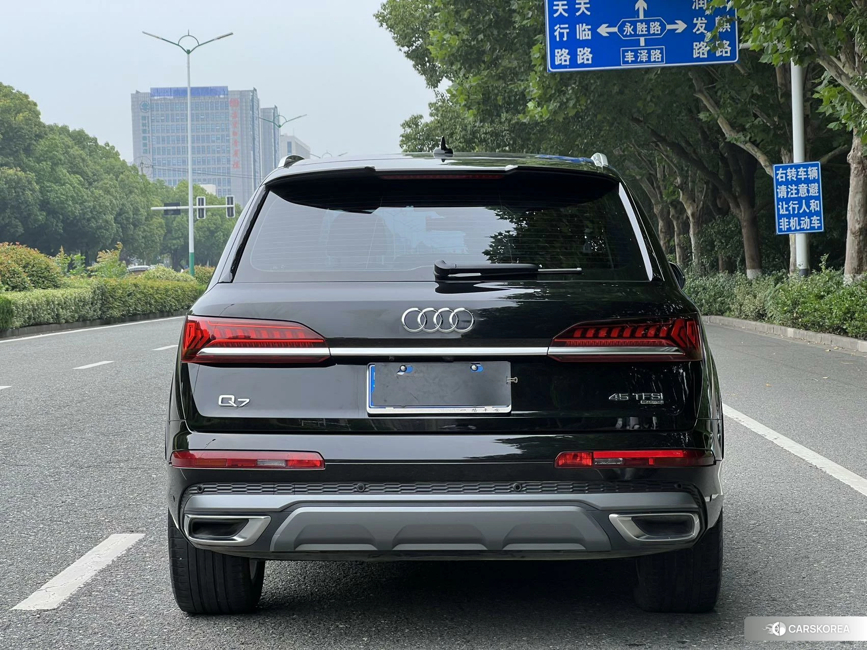 Audi Q7 2022 Черный из Китая, фото 5